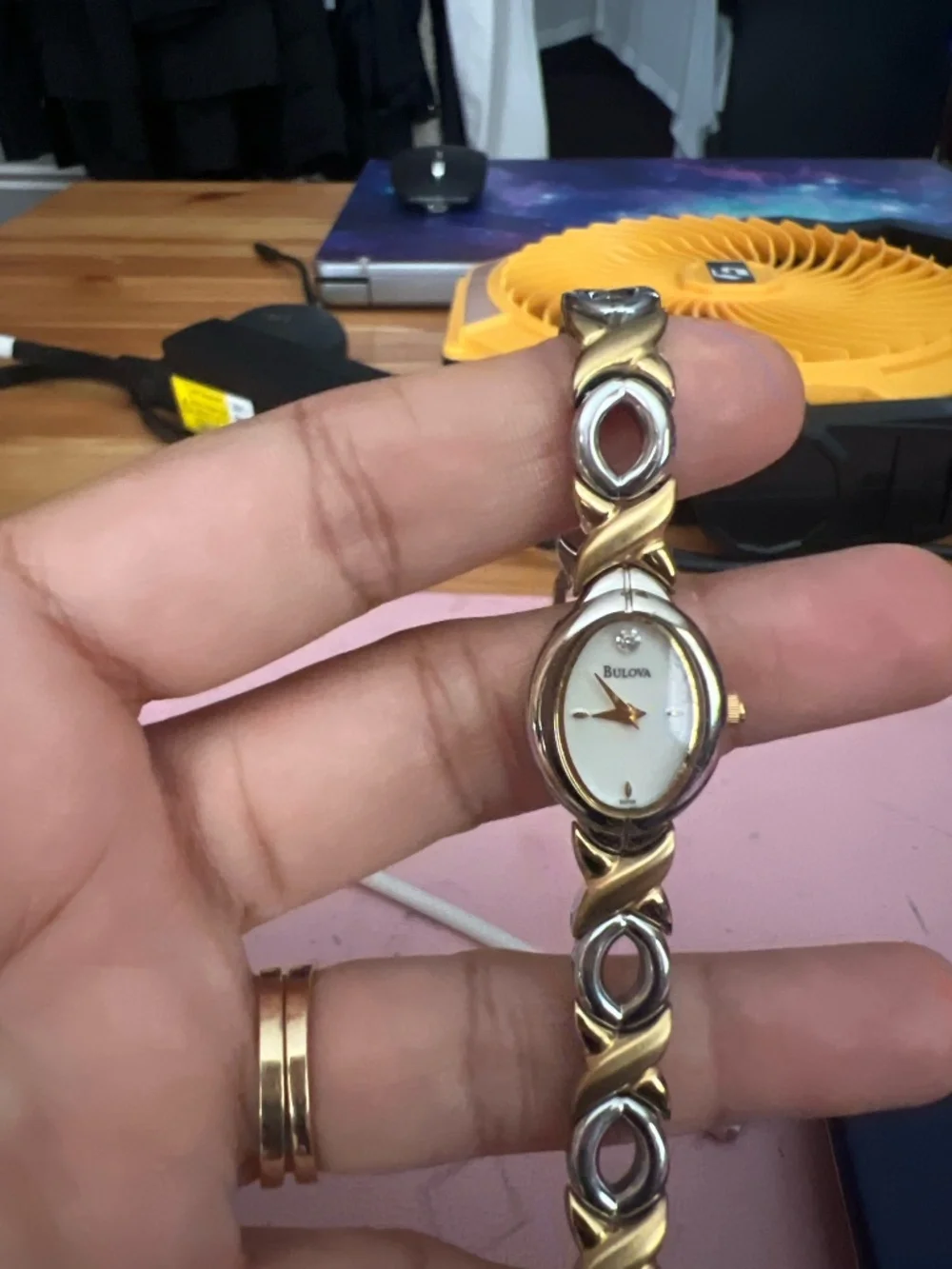 Bulova Womens Two Tone Quartz Watch Hugs Kisses XOXO Heavy Scratched Glass PARTS